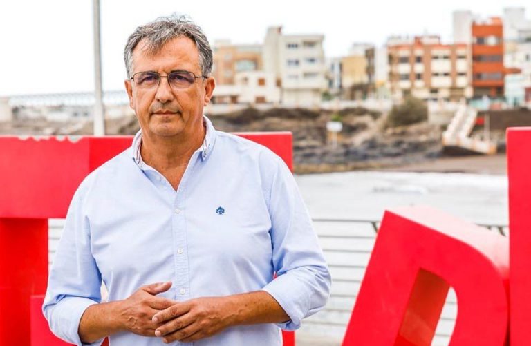 JUAN FRANCISCO ARTILES (MÁS POR TELDE), CENTRO DE FEROCES CRÍTICAS DE