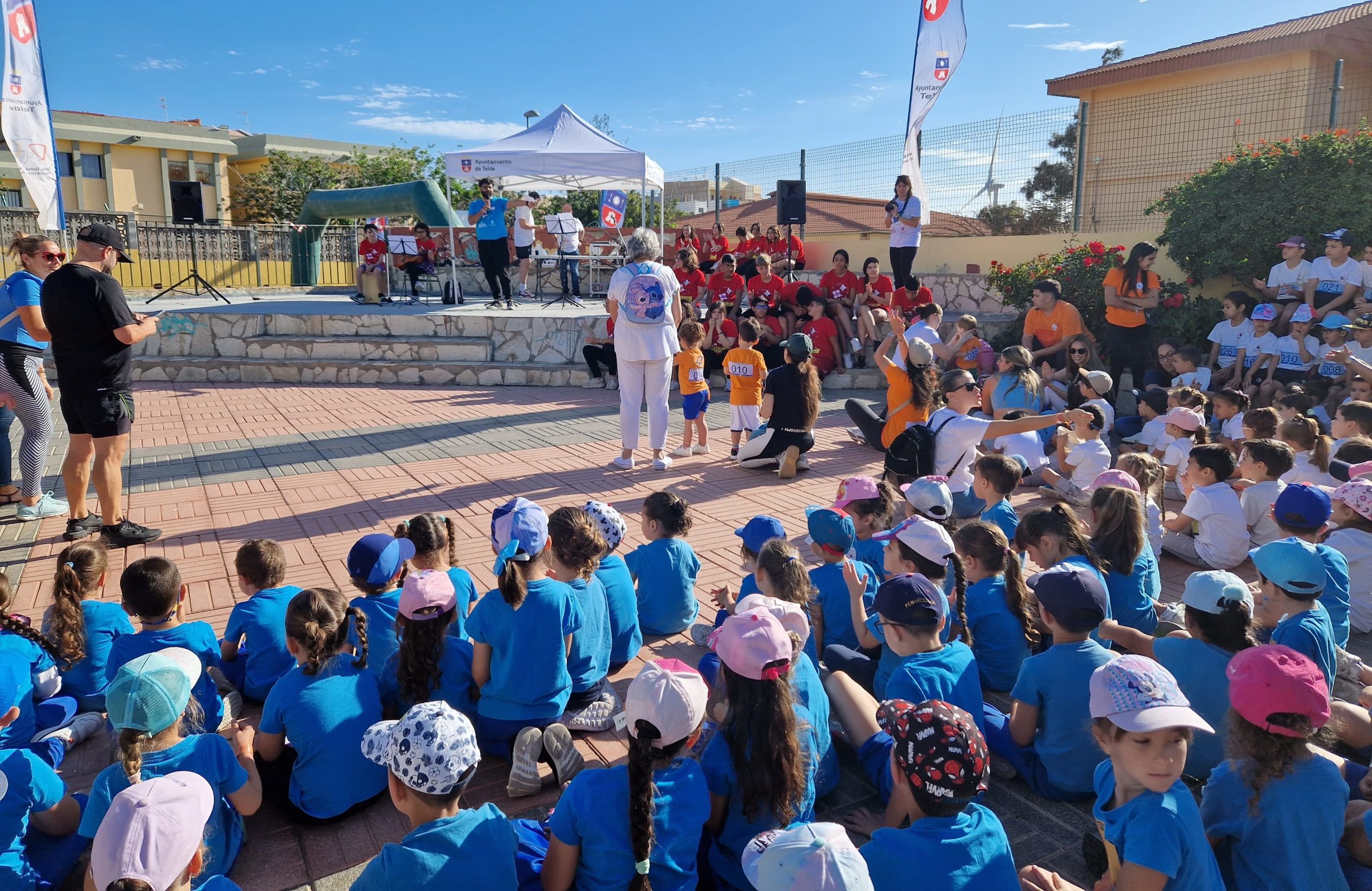 MÁS DE 600 ALUMNOS CELEBRAN EL II ENCUENTRO DEPORTIVO DE LAS HUESAS CON FINES SOLIDARIOS