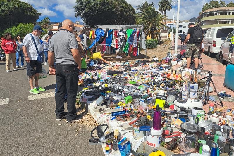 «SI SEÑOR ALCALDE, EL MERCADILLO DE JINÁMAR TIENE SU GUETO»