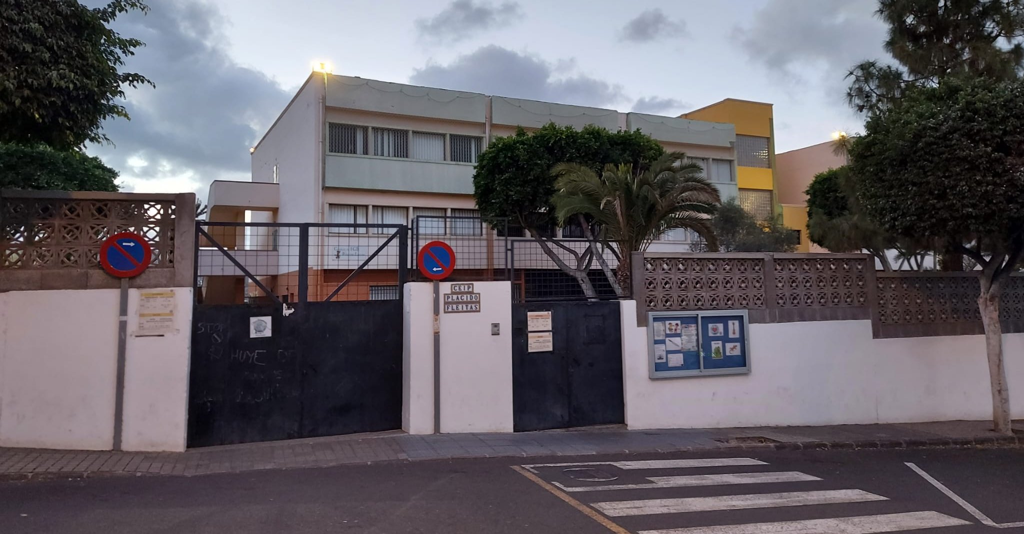 TRAS LA DENUNCIA DE ONDAGUANCHE, EL AYUNTAMIENTO DE TELDE INICIA OBRAS DE MANTENIMIENTO EN EL CEIP PLÁCIDO FLEITAS