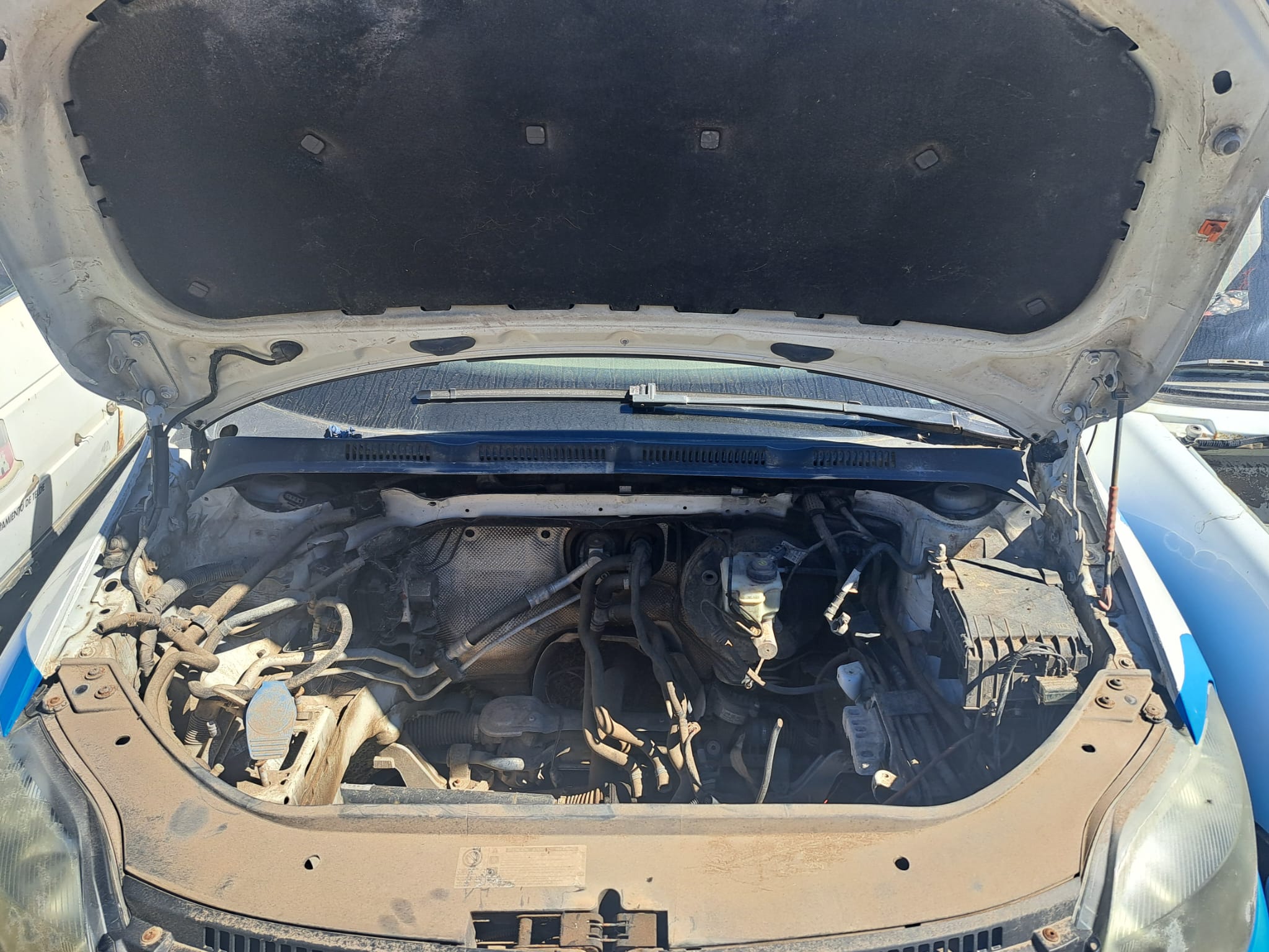 ROBAN MOTORES Y PIEZAS DE VARIOS VEHÍCULOS OFICIALES PATRIMONIO MUNICIPAL ABANDONADOS EN LA ESTACIÓN DE GUAGUAS DE TELDE