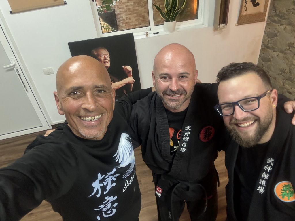 EL MAESTRO TELDENSE PEDRO FLEITAS UNE A LAS AMÉRICAS EN UN ENCUENTRO DE ARTES MARCIALES ONLINE