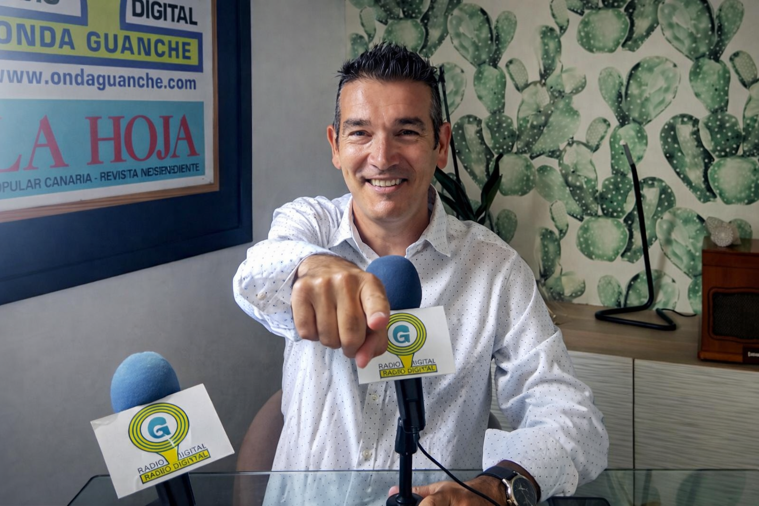 LA CARTA DEL DIRECTOR: «ALEJANDRO RAMOS (PSOE) RETRATA A IVÁN SÁNCHEZ (PP) Y LO DEJA COMO LA COPIA BARATA DE VOX»