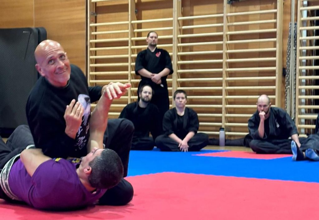 «EL PERFUME DE LA TRANSMISIÓN: MÁS ALLÁ DEL PAPEL»